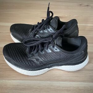 Saucony Women’s Triumph Running shoe